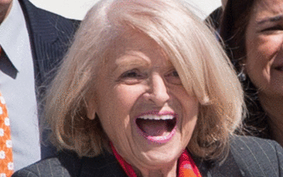 Edie_Windsor_On-Steps.gif